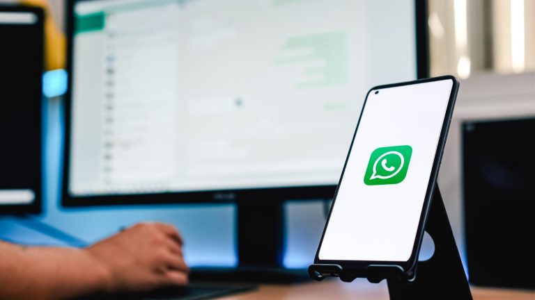 Comment envoyer un message à plusieurs personnes sur whatsapp ?